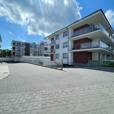 Miodowy Apartament Z Duzym Tarasem W Rewalu, Blisko Morza Экстерьер фото