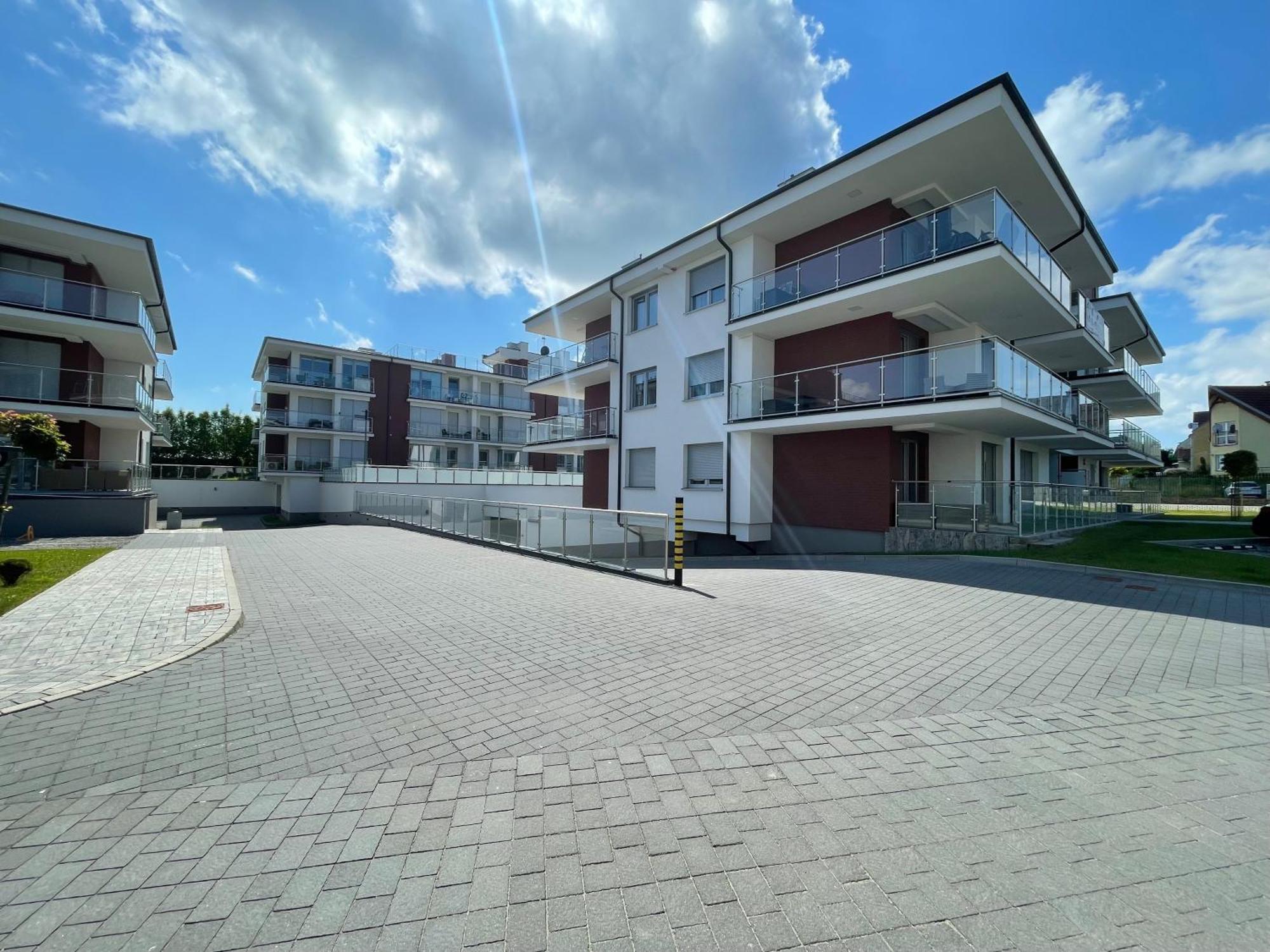 Miodowy Apartament Z Duzym Tarasem W Rewalu, Blisko Morza Экстерьер фото